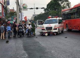 Bảo Lộc: Xe cứu thương tông xe máy, 2 người bị thương nặng