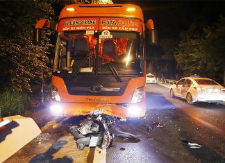 Đà Lạt: Xe máy đổ đèo tông xe khách, 1 người tử vong, 1 người nguy kịch