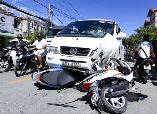 Đà Lạt: Xe ô tô mất lái húc liên hoàn 3 xe máy
