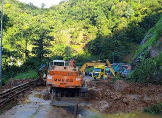 Sạt lở nghiêm trọng, đèo Bảo Lộc “tê liệt”