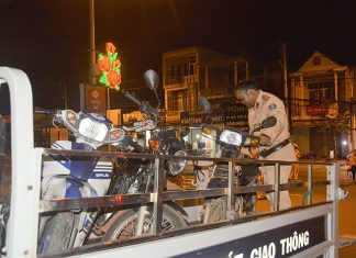 Lâm Đồng: Khống chế nhiều đối tượng rú ga khiêu khích CSGT khi đo nồng độ cồn