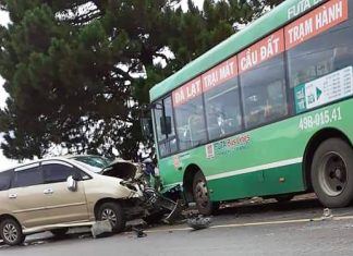 Đà Lạt: Ô tô 7 chỗ đối đầu xe buýt, hai người thương vong