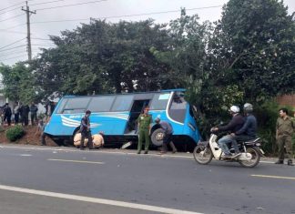 Lâm Đồng: 26 người trong gia đình đi du lịch hoảng loạn khi xe khách gặp nạn