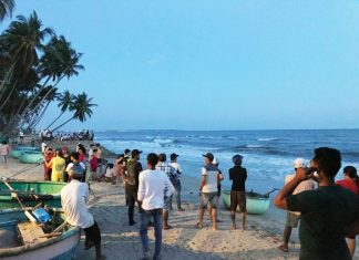 4 du khách Lâm Đồng bị sóng cuốn mất tích khi tắm biển Phan Thiết