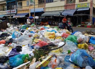 Thu gom cầm chừng, rác ứ đọng khắp TP Bảo Lộc