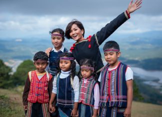 Cùng H’Hen Niê mang “Trung Thu về Bản” cho các em nhỏ vùng cao nguyên