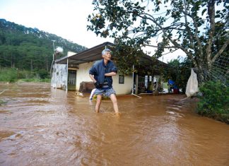Đà Lạt: Hơn 30 hộ dân dưới chân đèo Prenn bị ngập nặng do mưa lớn