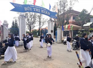 Không nên độc quyền cung cấp áo len đồng phục trong trường học ở Lâm Đồng