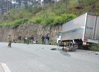 Lâm Đồng: Xe máy tông vào ô tô, hai học sinh lớp 10 thiệt mạng