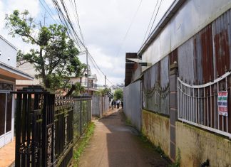 Đà Lạt: Trại gà giữa khu dân cư, dân bức xúc vì mùi hôi thối nồng nặc