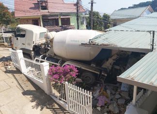 Đà Lạt: Xe chở bê tông tươi tụt dốc làm sập nhà dân