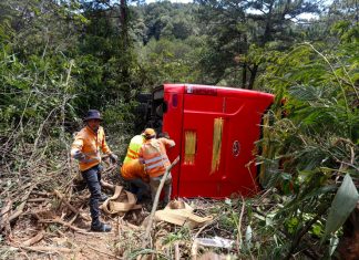 Đà Lạt: Xe giường nằm lật bên vực, hơn 20 người may mắn thoát nạn