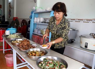 Quán cơm 10 ngàn đồng cho hoàn cảnh khó khăn ở Bảo Lộc