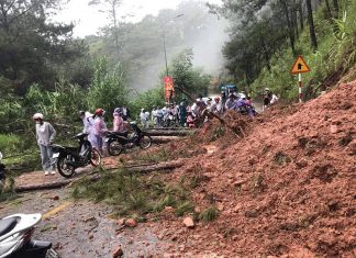 Sạt lở trong mưa to, Đà Lạt yêu cầu khách sạn di dời du khách