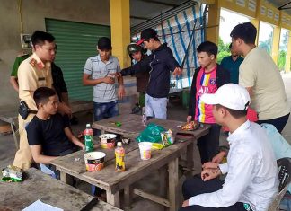 Lâm Đồng: Mâu thuẫn tình cảm, nhóm thanh niên đem hung khí đến đập phá quán ốc