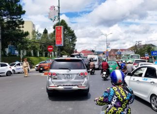CSGT Đà Lạt căng mình điều tiết giao thông mùa du lịch
