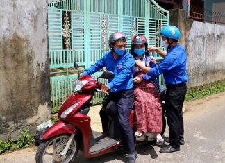 Bảo Lộc: Những chuyến xe thanh niên làm ấm lòng thí sinh