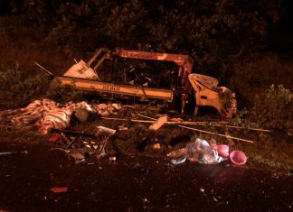 Lâm Đồng: Hai xe tải đối đầu trong đêm, ba người thương vong