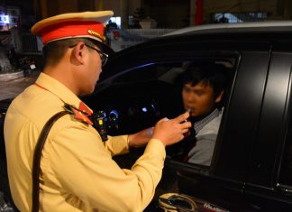 Lâm Đồng: Phạt trên 100 triệu đồng 3 tài xế uống rượu bia, không chấp hành kiểm tra nồng độ cồn