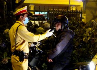 Lâm Đồng: Cảnh sát giao thông ra quân kiểm tra nồng độ cồn