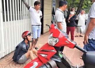 Bảo Lộc: Công an cùng người dân bắt giữ đối tượng giật vé số của cụ già và người khuyết tật