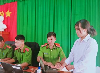 Tổ chức sinh nhật cho công dân trẻ tuổi nhất đến làm CCCD