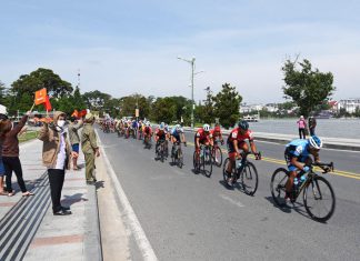 Tay đua Nguyễn Tấn Hoài – Dược Domesco Đồng Tháp cán đích đầu tiên chặng đua quanh hồ Xuân Hương – Đà Lạt