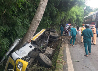 Xe tải lật trên đèo Bảo Lộc, 2 người tử nạn