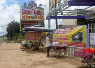 Di Linh: Ấm lòng những suất cơm miễn phí cho tài xế xe tải