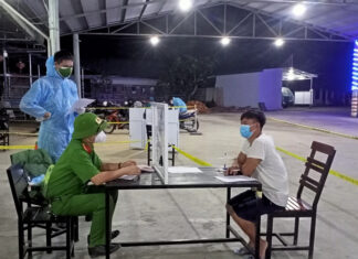 Cố tình cho 3 người trốn trong thùng xe tải để vượt chốt kiểm soát đèo Chuối