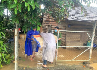 Bảo Lộc: Nước lũ đang dâng cao, hàng chục nhà dân bị ngập