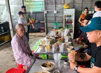 Đức Trọng: Ấm lòng quán cơm 10K