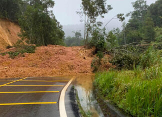 Sạt lở đất đèo Khánh Lê, các phương tiện lưu thông được 1 chiều