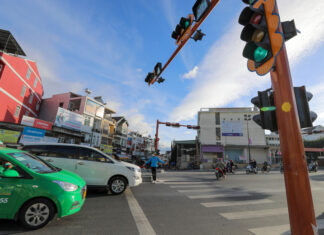 Đà Lạt: Ra quân hướng dẫn phương tiện chấp hành hiệu lệnh đèn tín hiệu giao thông