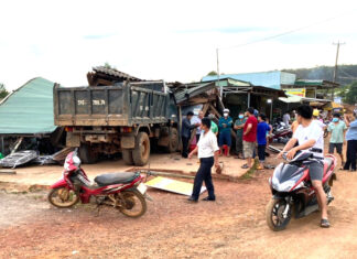 Bảo Lâm: Chạy thử khiến xe ben tông sập quán phở