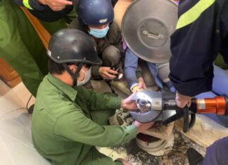 Lâm Đồng: Giải cứu người dân bị tai nạn kẹt tay vào máy xay thịt