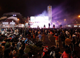 Hàng ngàn người dân và du khách tham dự Lễ Khai mạc Tuần lễ Vàng Du lịch Lâm Đồng năm 2022