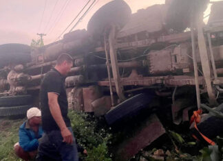 Lâm Hà: Xe tải lật trên Quốc lộ 27, 5 người trong xe bị thương