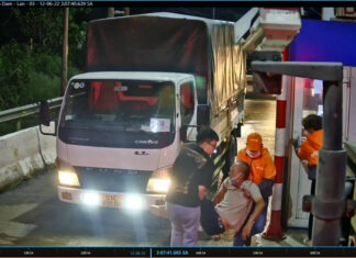 Tài xế xe tải đột quỵ lúc dừng xe lấy vé, nhân viện Trạm thu phí Liên Đầm sơ cứu thành công