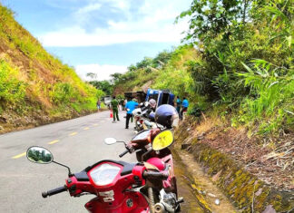 Lâm Đồng: Xe container lật trên đèo Con Ó, đè 2 người đi xe máy tử vong