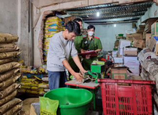 Đức Trọng: Bắt quả tang cơ sở sản xuất hàng tấn phân bón trái phép