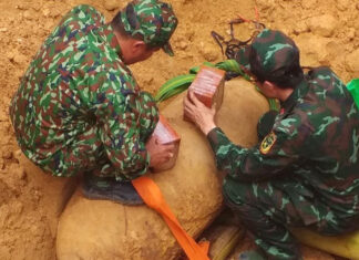 Đạ Huoai: Xử lý an toàn quả bom nặng 650 kg được phát hiện lúc xây cầu