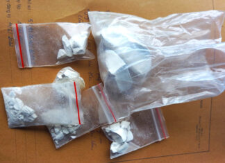 Bảo Lâm: Bị vây bắt, đối tượng tàng trữ ma túy bị nhiễm HIV cắn vào tay trinh sát