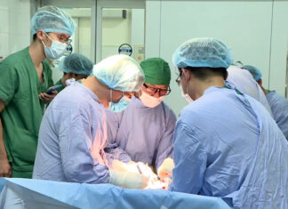 Thực hiện ca phẫu thuật thay khớp gối nhân tạo đầu tiên tại Bệnh viện Đa khoa Lâm Đồng