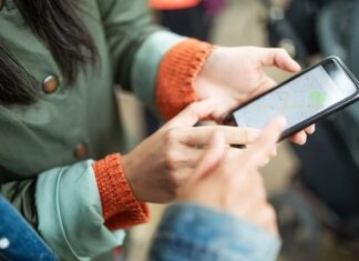 Từ ngày 12/12, hộ nghèo, cận nghèo sẽ được hỗ trợ điện thoại thông minh