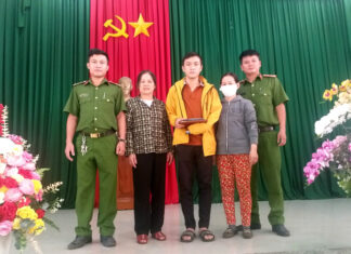 Đạ Huoai: Không tham của rơi, 2 phụ nữ trả lại tài sản cho người đánh mất