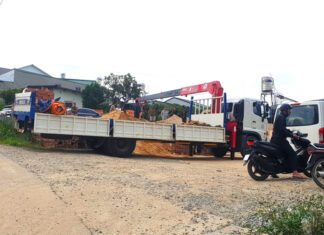 Bảo Lộc: Xe cẩu vướng vào dây điện, 1 người bị điện giật tử vong