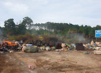 Bảo Lâm: Cháy âm ỉ tại bãi tập kết rác trên đường tỉnh 725