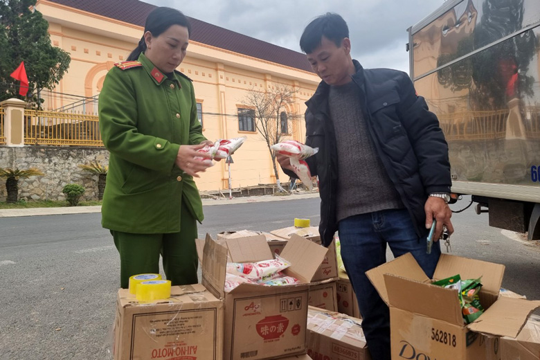 Lâm Đồng: Phát hiện 2 đối tượng đang tiêu thụ hơn 500 kg hàng hóa, thực phẩm giả
