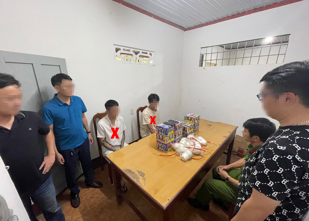Bảo Lâm: Tạm giữ 3 thanh niên vận chuyển, tàng trữ gần 23 kg pháo hoa